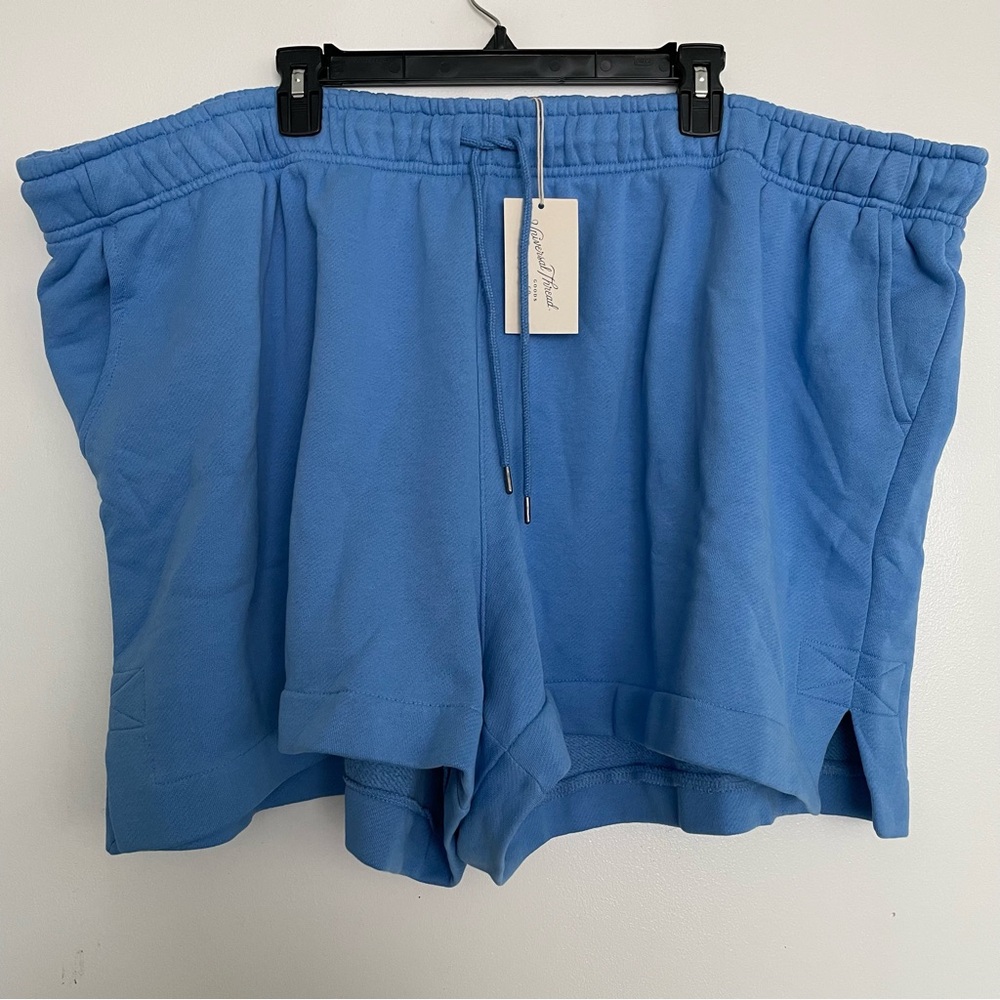 Women’s Universal Thread Mid-Rise Plus Size Fleece Shorts Blue Size 4X